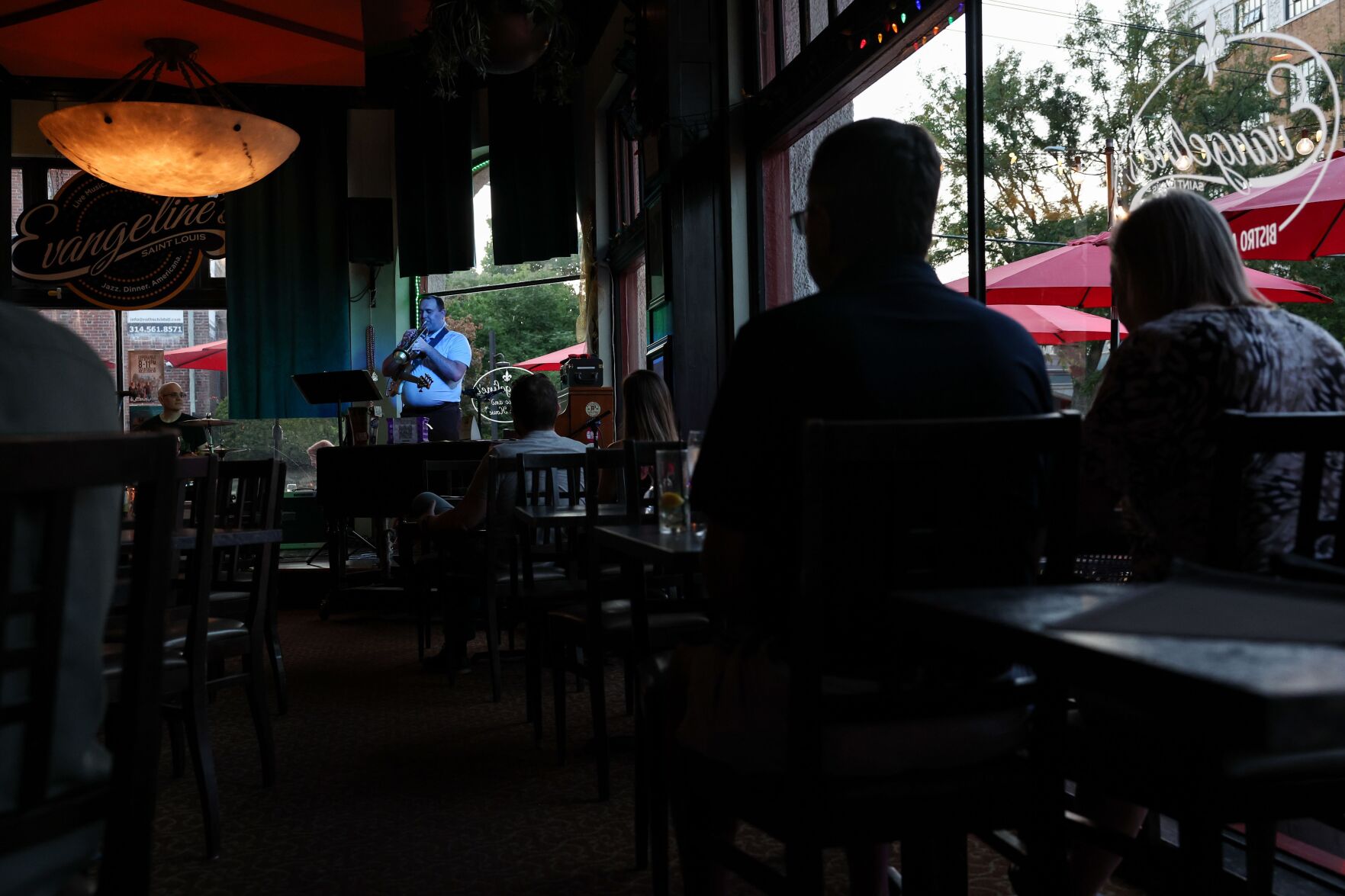 Music venues that showcase live, local music